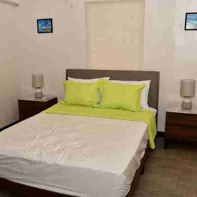 Extra large apartment for family and friends 5 min from the beach airport. Rooms