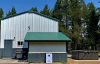 The Barndominium 167 with a Hot Tub on a 1/2 acre - 3 stjerner