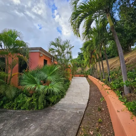 Beautiful Tropical Island Villa for big families and groups