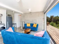 Secluded Haven with Stunning Hokianga Harbour Views Hotels in Omapere