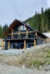 Timberwolf B Cabin at Sasquatch Mountain *Hot Tub* Games Room* - Hytter