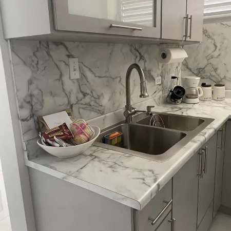 Luxury centric 1 bedroom apt - 5 min from the beach