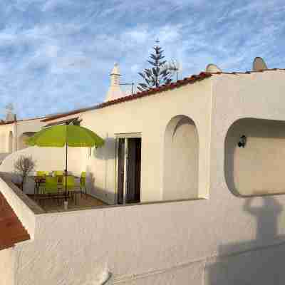 Modern, quietly located vacation apartment with sea view + close to the beach, fully air-conditioned Hotel Exterior