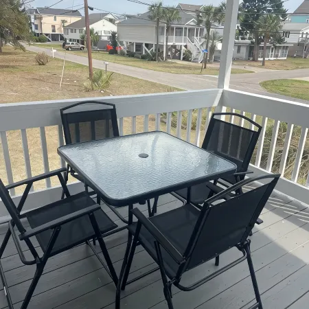 Charming 2-bedroom cottage near downtown Surfside Beach. Quick walk to the beach