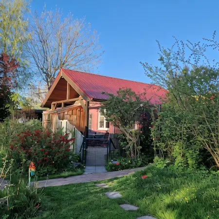 Sunny holiday home with a cozy sleeping loft, idyllically located in the garden.