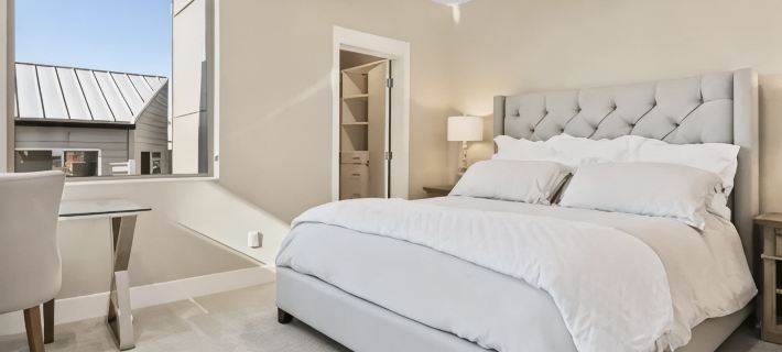 Luxury Alki Beach Townhome w/ Large Private Rooftop & Amazing Views! シアトルのホテル