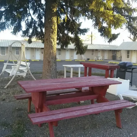 Riverside Motel