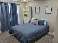Spacious 3-bedroom home, off I-64 & 35, sleeps 11 - Wifi