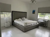 3-bedroom in Davie . WiFi, AC. Pool ,near to Sawgrass Mall, Hard Rock ,F Garden,