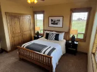 Mountain Shores Lodge - lake view - 35 miles to Yellowstone! - 4-Sterne