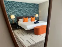 Luxurious 5BDR Home: Playset, Games & Pool Table - Private Pools
