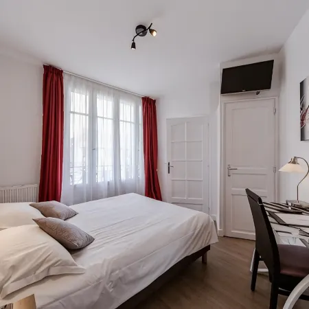 Logis Hotel - le Petit Bellon Hotels in Senlis