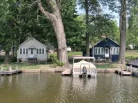 Newland's Resort: Cozy Channel Front Cottage #1 on Indian Lake with a Boat Dock