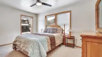 Northwood Chalet , Exceptional View, 1mi to Village, Hot Tub , A/C , Fire Pit - 3-Star