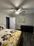 Lakefront home. Beach & park access. 8 miles to Cedar Point. 4 bedrooms 3 baths. - Wifi