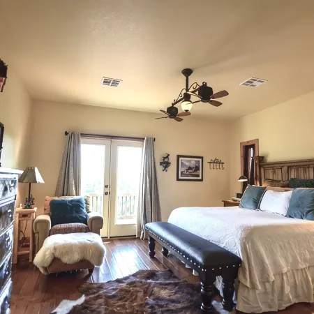 Lakeside Luxury, Gated, Firepit, Dock, Kayaks & Paddleboards