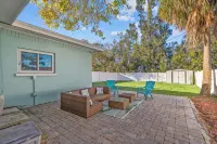 Lobster Louie's Inn - Cozy 2/1 Mins from Beaches. Fenced yard. Pet Friendly. - Wifi