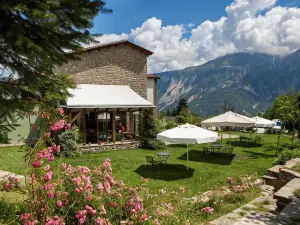 Anavasi Mountain Resort