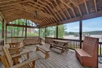 Smith Lake ,Off I65,Sleeps 25, Rocket Fiber Internet!  Deep Water, Pets Ok. - 3つ星