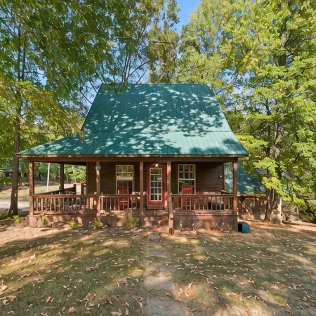 Cozy Cabin 3.5 min from Sportman's!
