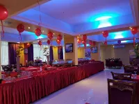 The Royal Garden Hotel - piscina