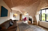 Former convent from the 17th, renovated, private garden, Beaune center - 4-Star
