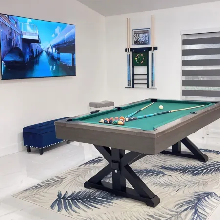 Spacious 5 bedroom home with WiFi and air conditioning in charming Brandon.