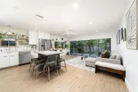 Modern Home - steps from downtown LB! - บังกะโล