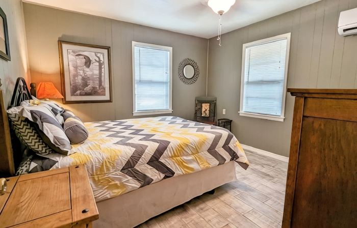 Cricket Hollow with Dock and private Lake Access Sleeps 6