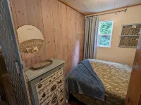 Private, Cozy Cottage in the woods - WiFi