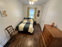 Charming Home! Prime Location! Dog-Friendly! - 3 ดาว
