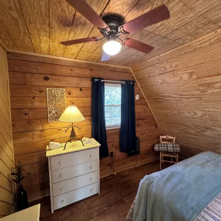 Hidden Gem in the woods with hot tub