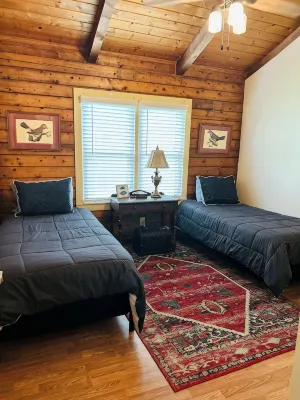 Spacious Log Cabin at Lake Guntersville - WiFi