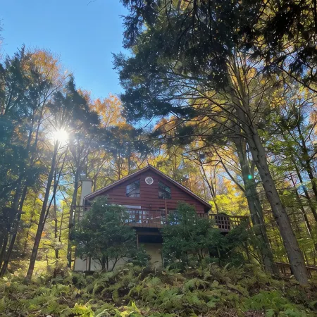 Charming 3-bedroom house with private dock on Lake Wallenpaupack!