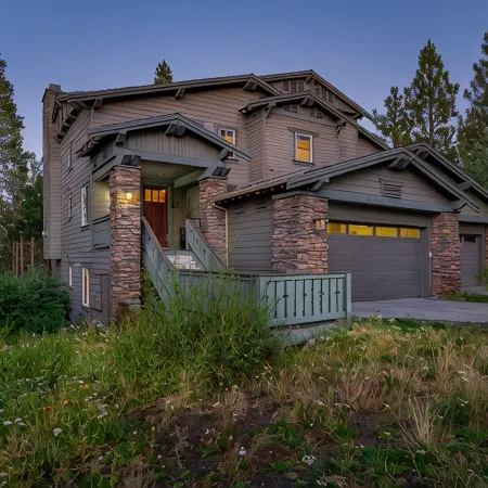 XXL 5 Star Luxury Home,  "The Lodge", Private Spa, Pool Table and Gorgeous Views