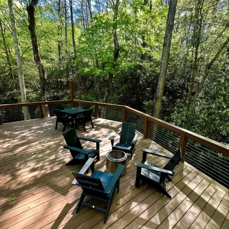 - NEWLY RENOVATED - cabin in gated, mountain community ~ sleeps 6 ~ wifi