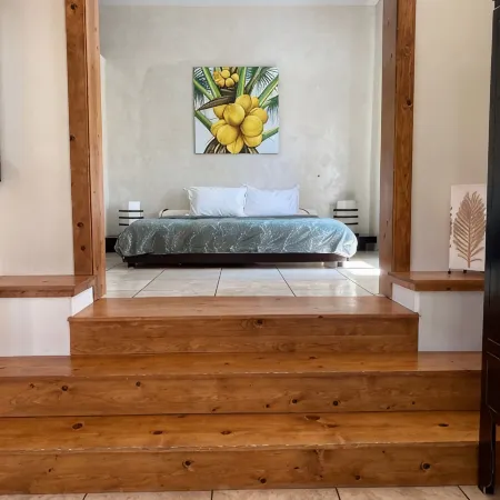 Clean & Comfy Casita with Super Fast WiFi, A/C, Private Patio and Parking.