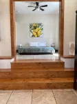 Clean & Comfy Casita with Super Fast WiFi, A/C, Private Patio and Parking. - บังกะโล