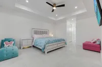 Villa Isla de Lilly - Luxury New Home with heated pool & man cave w/ billiards - Villaer