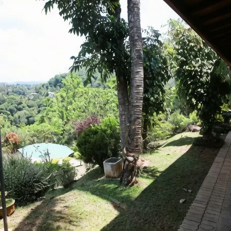 Breez Holiday Home