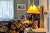 Gorgeous Views, Pool and Hot Tub, 12 Mins to HB Plaza - Private Pools