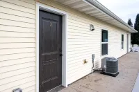 Brillion 2‑ Suite w/ Full Kitchen Near Ariens - Unit # 3 - 3-Star