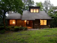 Cozy Bear Lodge on top of Casey's Mountain! - Great Location!! - Wi-Fi