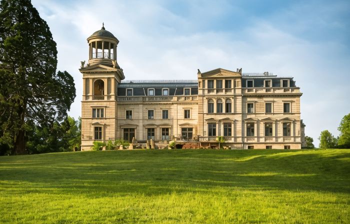 Schloss Kaarz mit Park
