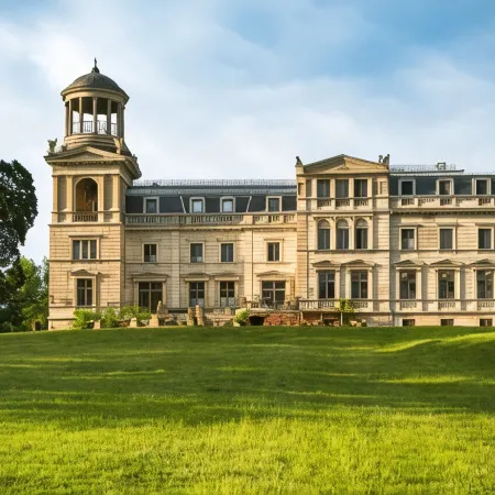 Schloss Kaarz Mit Park