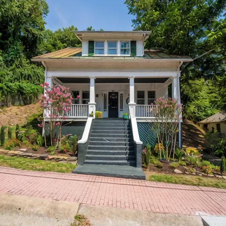 Charming 3-Bedroom Home in historic Harpers Ferry: Pet Friendly!