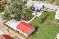 The Shed for Couples Only!-Hermann - 4-Star