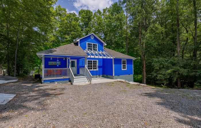 Lake Gaston Lyons creek 3 bedroom plus bunkbed loft 2 bathroom sleeps 10-12