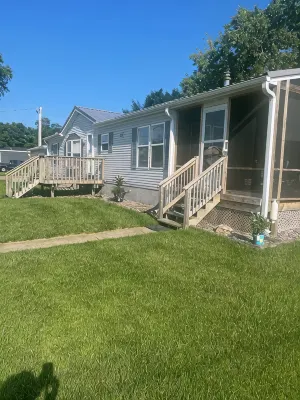 Charlie’s on the Water - a Charming 3-bedroom house with a lake view-Sabula - 3-Star