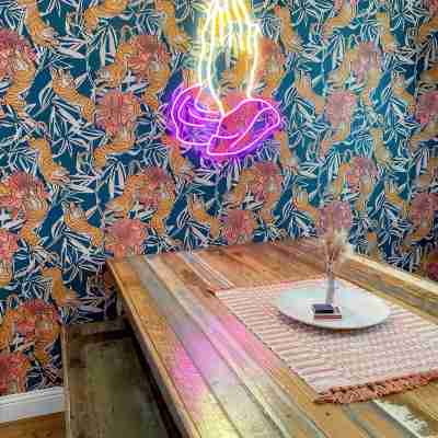 Charming 2-bedroom historic bungalow - Downtown SLO Dining/Meeting Rooms